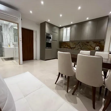 La Val, Apartment